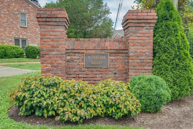 Building Photo - 2040 Graybar Ln