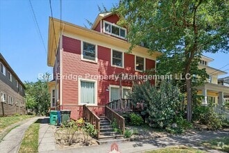 Building Photo - 1325 SE Nehalem St