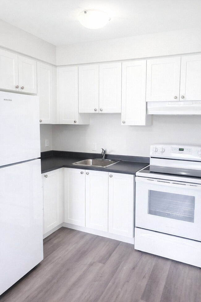 Building Photo - 105 Mausser Av