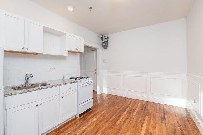 Photo - Mission Hill 2bed for $2850 - no broker fee Apartment