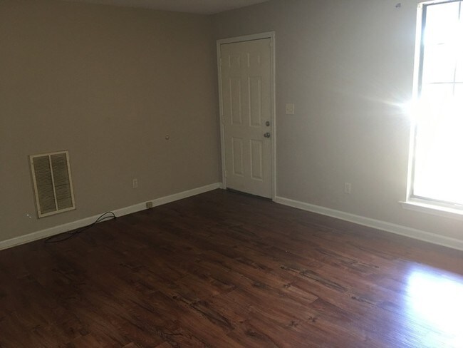 Foto del edificio - 2 Bedroom 1 Bathroom Duplex in Ringgold