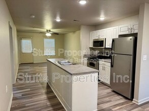 Building Photo - 104 Spindle Ct