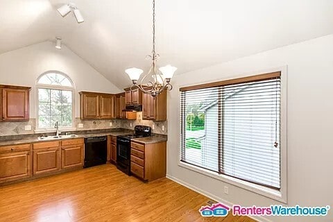 Building Photo - 4 Bed 3 Bath Home In North KC! Available NOW!