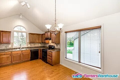 Foto del edificio - 4 Bed 3 Bath Home In North KC! Available NOW!