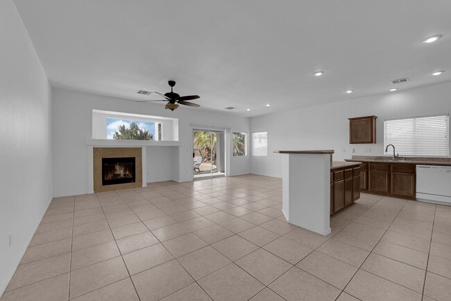 Building Photo - 3 Bedrooms, 2 Bathroom single story home i...