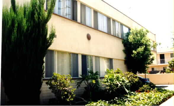 Primary Photo - Livonia Apartments
