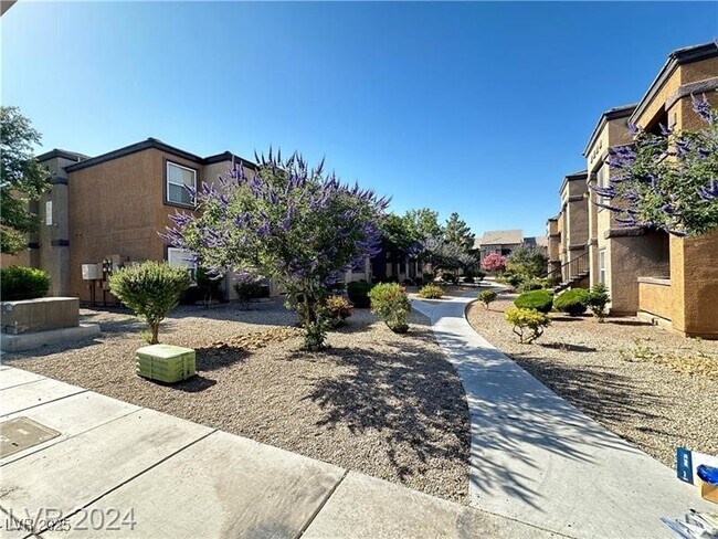 Foto del edificio - 6650 W Warm Springs Rd