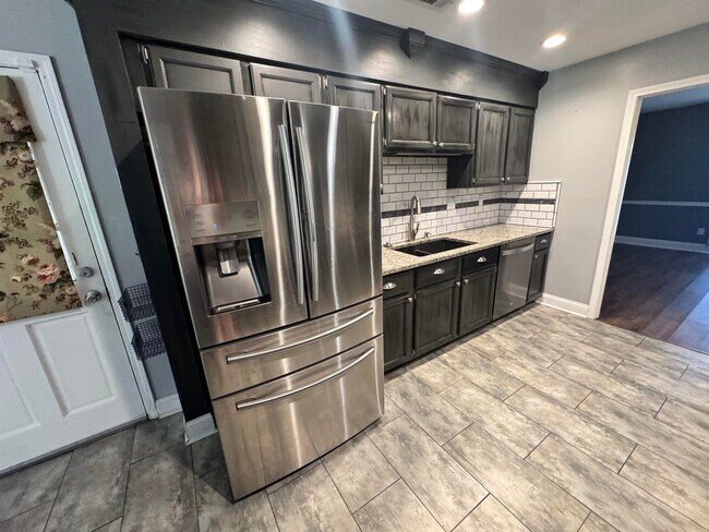 Building Photo - 8539 Fox Heather Cove