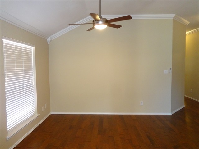 Building Photo - 915 Hidden Oaks