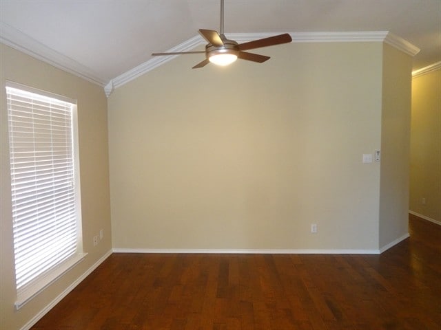 Foto del edificio - 915 Hidden Oaks Dr