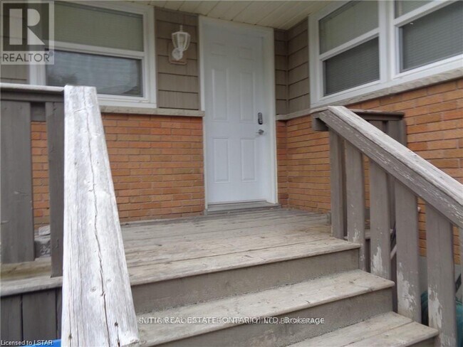 Photo du bâtiment - 83 Britannia Ave