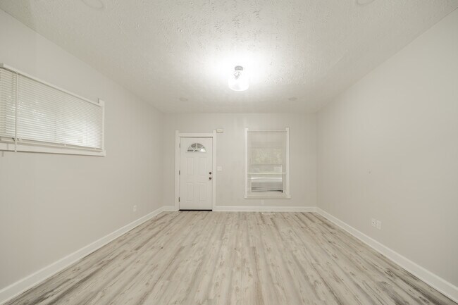 Foto del edificio - 2344 N Capitol Ave