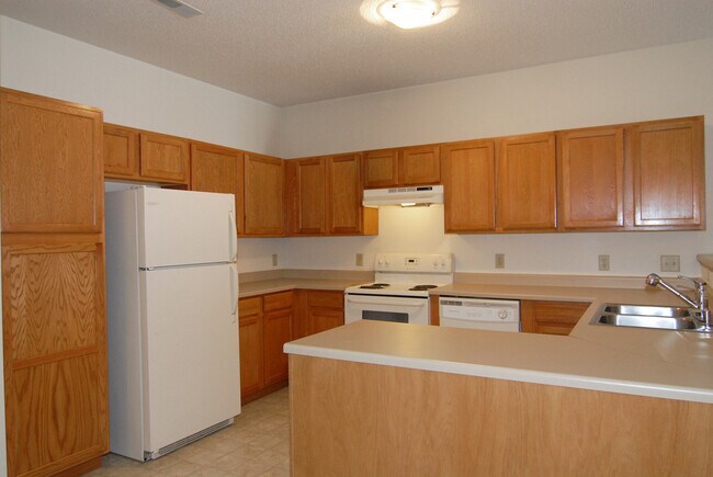Kitchen - 916 Southland Ln