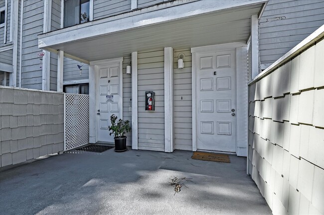 Building Photo - 4646 Don Lorenzo Dr
