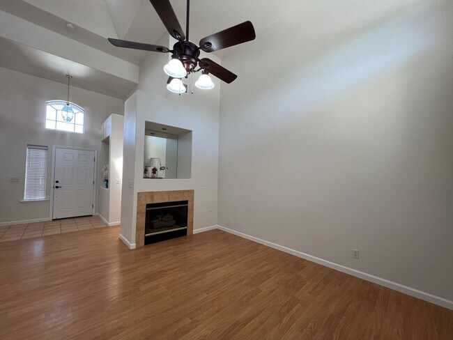 Foto del edificio - 5835 W Athens Ave