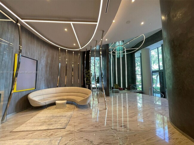 Building Photo - 1000 Brickell Plz