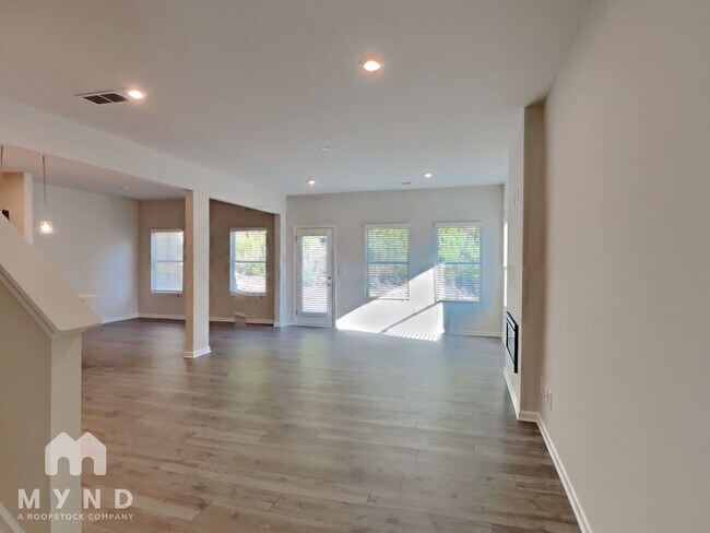 Building Photo - 1187 Park Center Cir