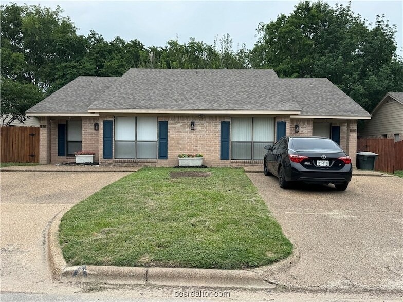 Photo - 712 Cross Timbers Dr