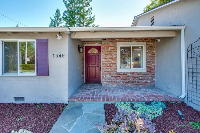 Foto del edificio - Beautiful 4 bedroom, 3 bath in desirable C...