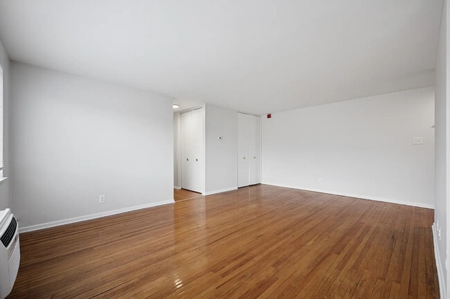 Building Photo - 259 E 28th St