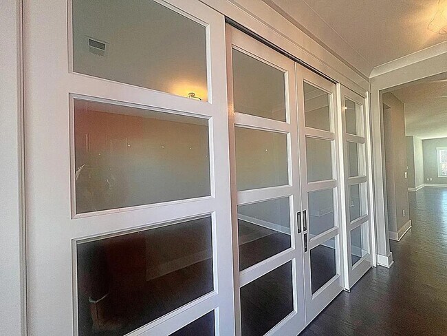 Foto del edificio - 213 Bank Swallow Wy