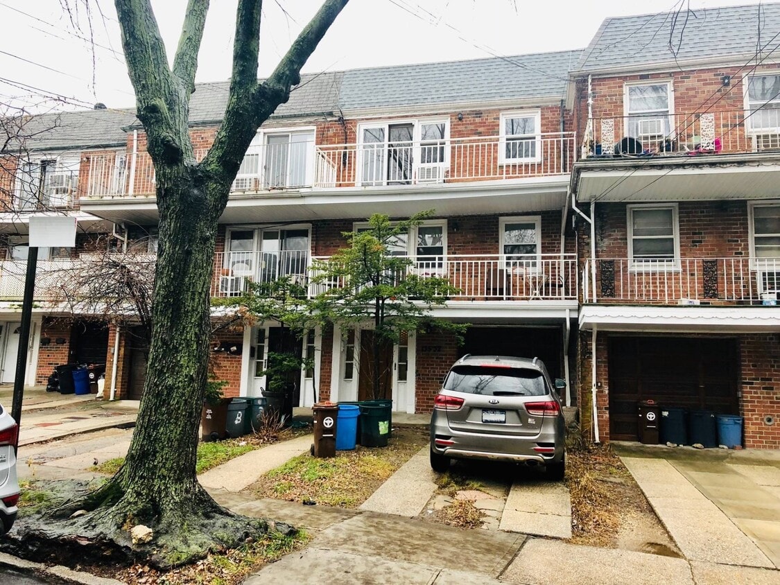 Primary Photo - 135-32 82nd Ave