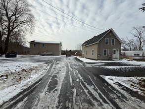 Building Photo - 1458 N Main St