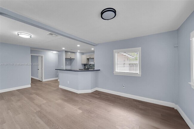 Foto del edificio - 2360 NW 6th Ct