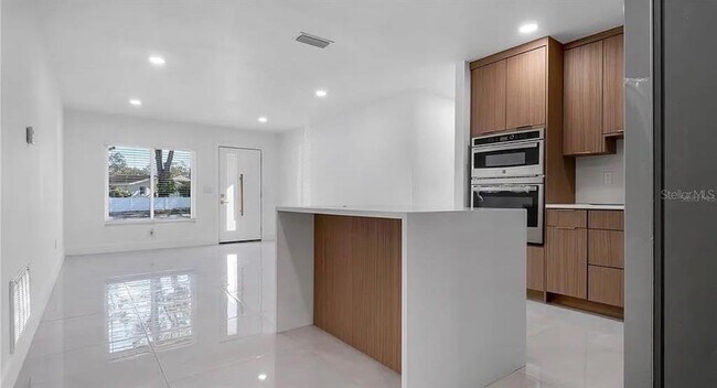 Foto del edificio - 8641 May Cir