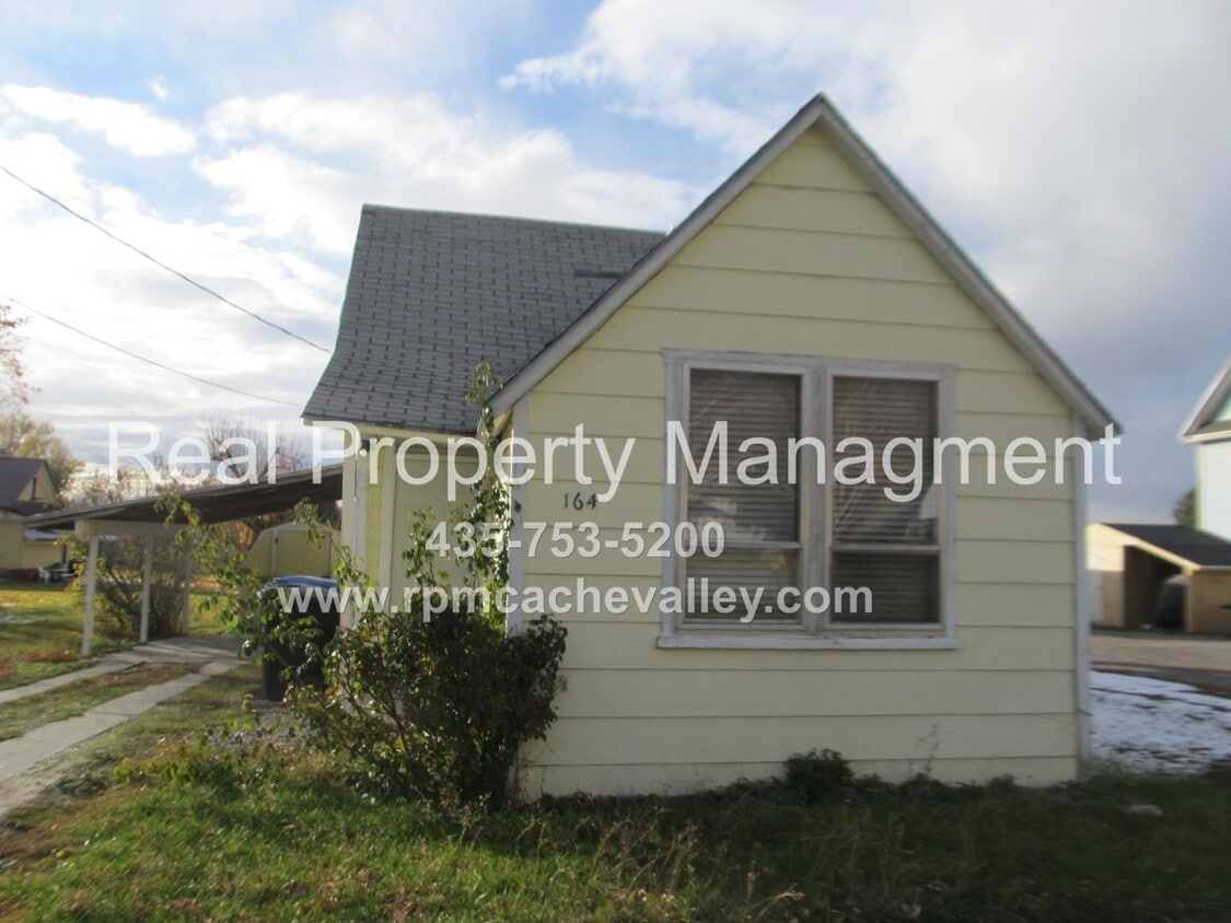 Primary Photo - 2 bedroom home available for October move ...