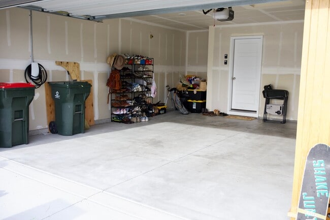 Building Photo - 4190 N Parnassus Wy