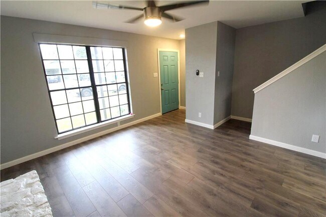 Foto del edificio - 9606 Night Star Dr