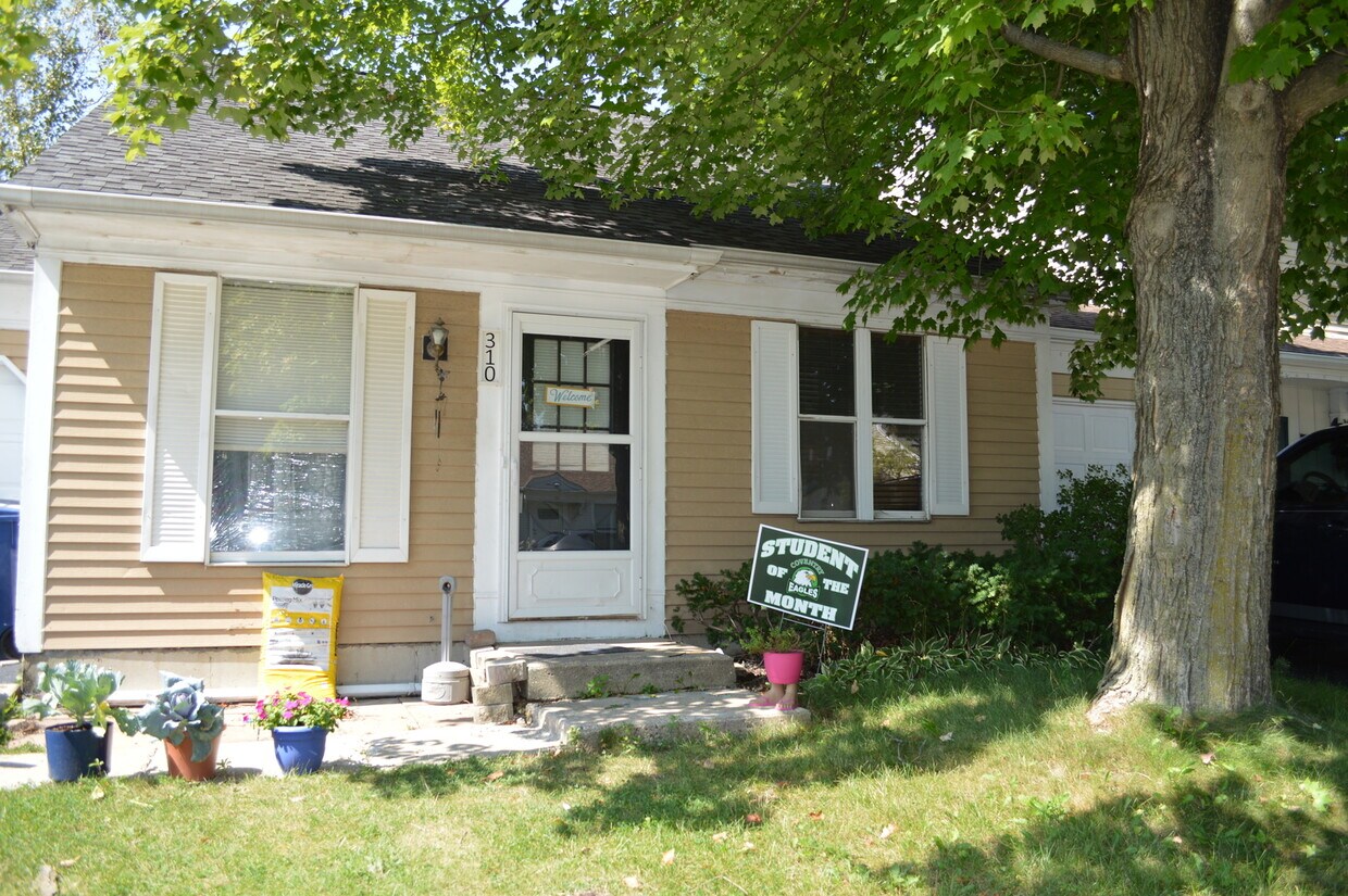 310 Golf Ln, Algonquin, IL 60102 Townhome Rentals in Algonquin IL