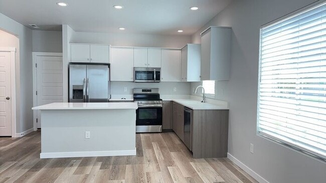 Building Photo - Roe Street Townhomes