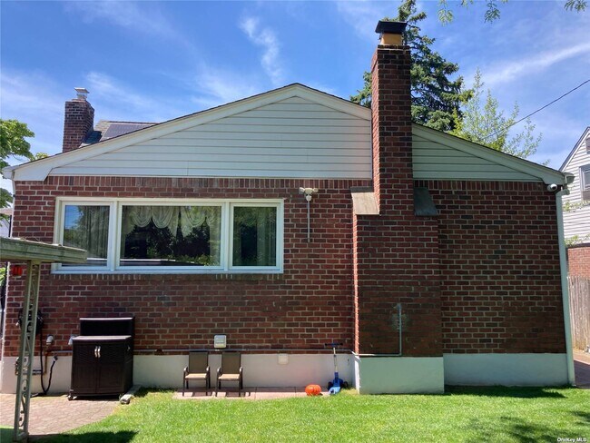 Building Photo - 58 Aster Dr