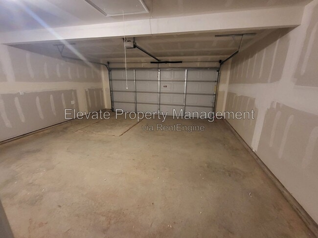 Building Photo - 1357 Dustin Dr