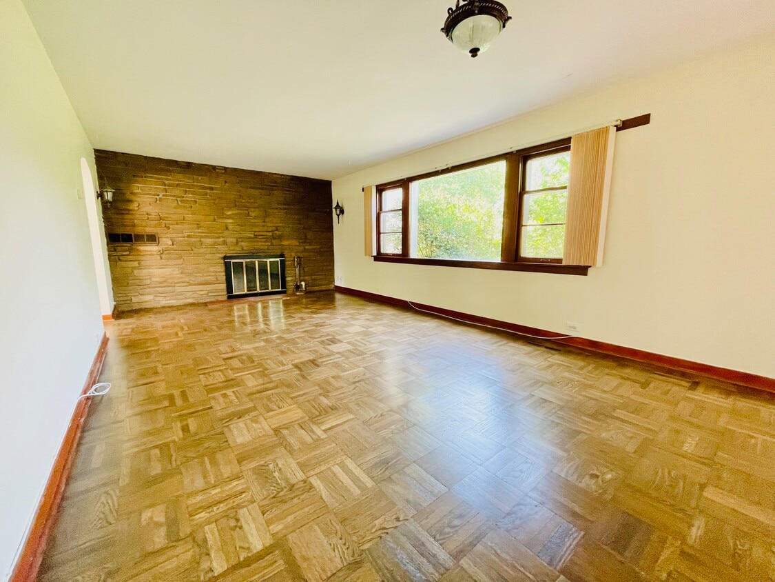Primary Photo - 250 Woodstock Ave