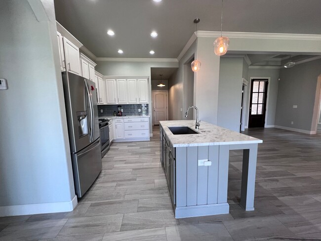 Building Photo - Stellar 4 Bed in Cobblestone!