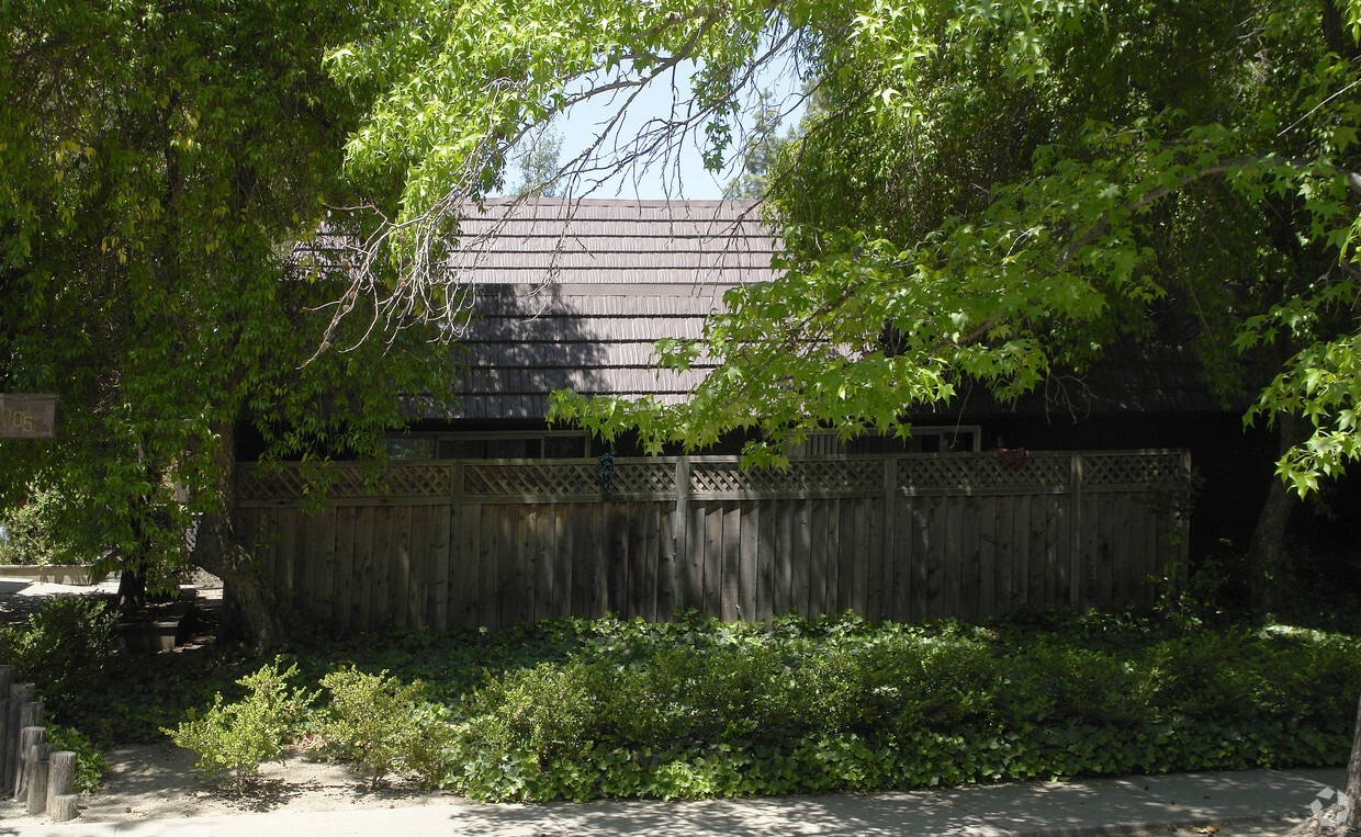 Primary Photo - 2005 Sierra Rd