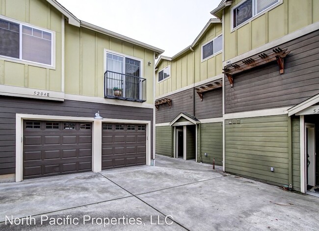 Building Photo - 3 br, 2.5 bath House - 5204 Delridge Way S...