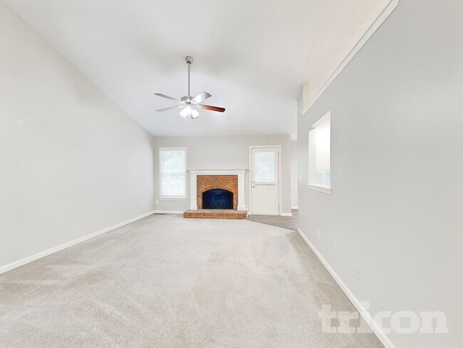 Foto del edificio - 5731 Newnan Cir