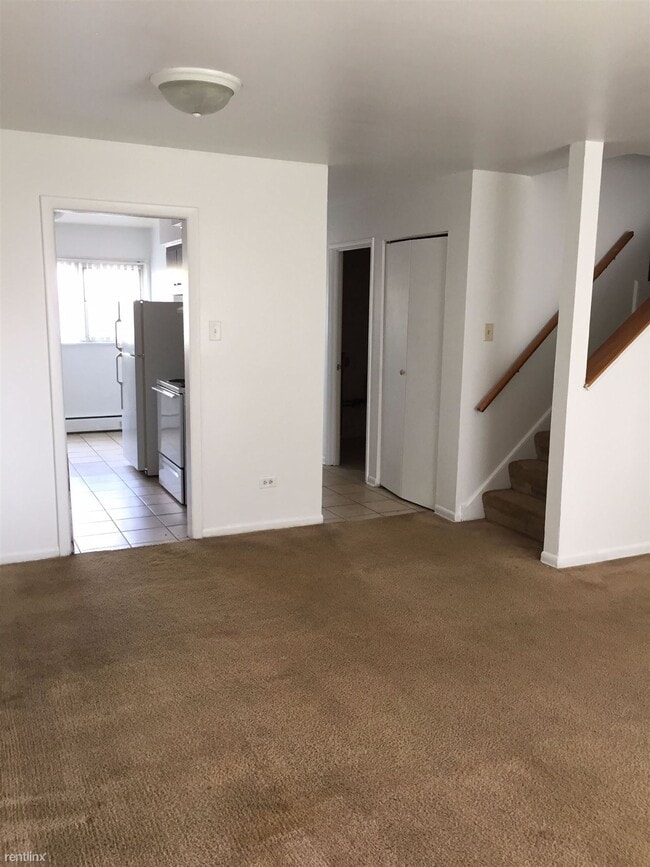Building Photo - 3 br, 1.5 bath Townhome - 501 East End Ave