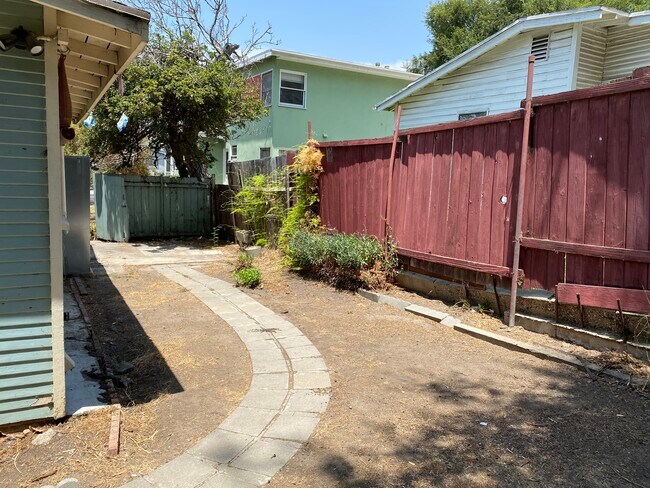 Additional Side Yard Space - 3212 Division St