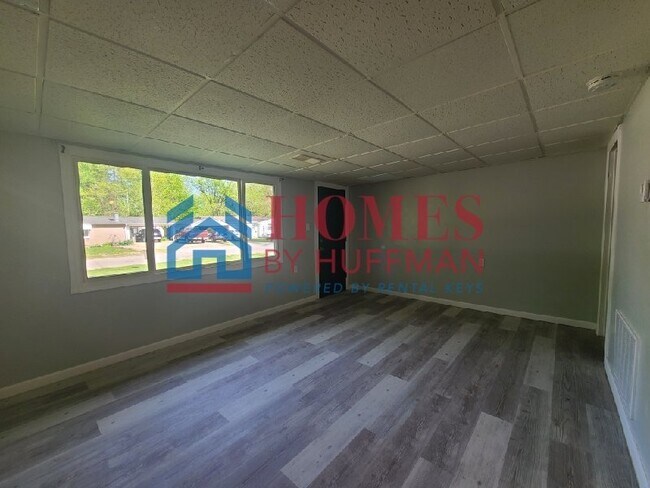 Building Photo - Two Bedroom House | MOVE IN READY
