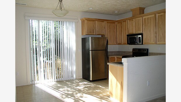 Building Photo - Warm And Inviting Three Bedroom Townhomes!