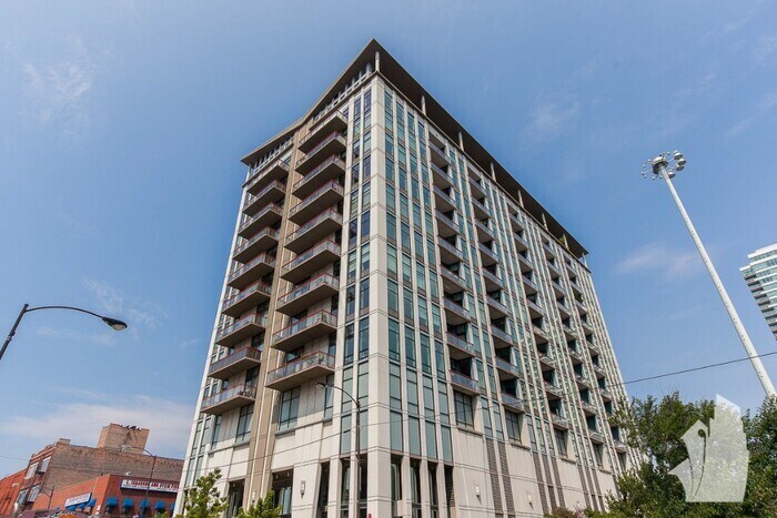 Primary Photo - 740 W Fulton St