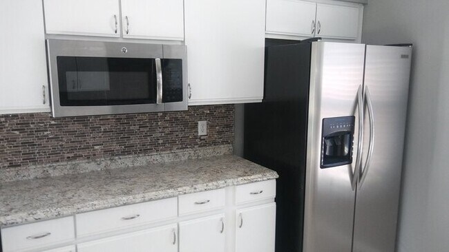 Building Photo - Single Family 3 bedroom, 2 bathroom home in Kissimmee