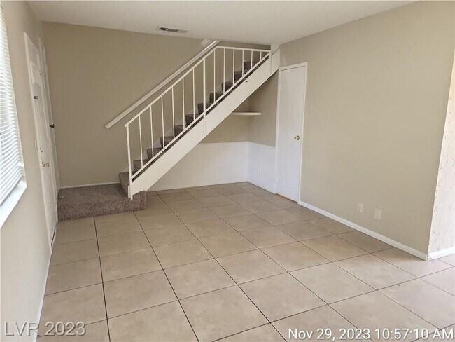 Building Photo - CHARMING TOWNHOME WITH 2 CAR GARAGE!!