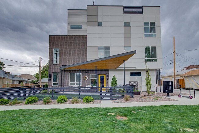 Building Photo - 3520 W Conejos Pl