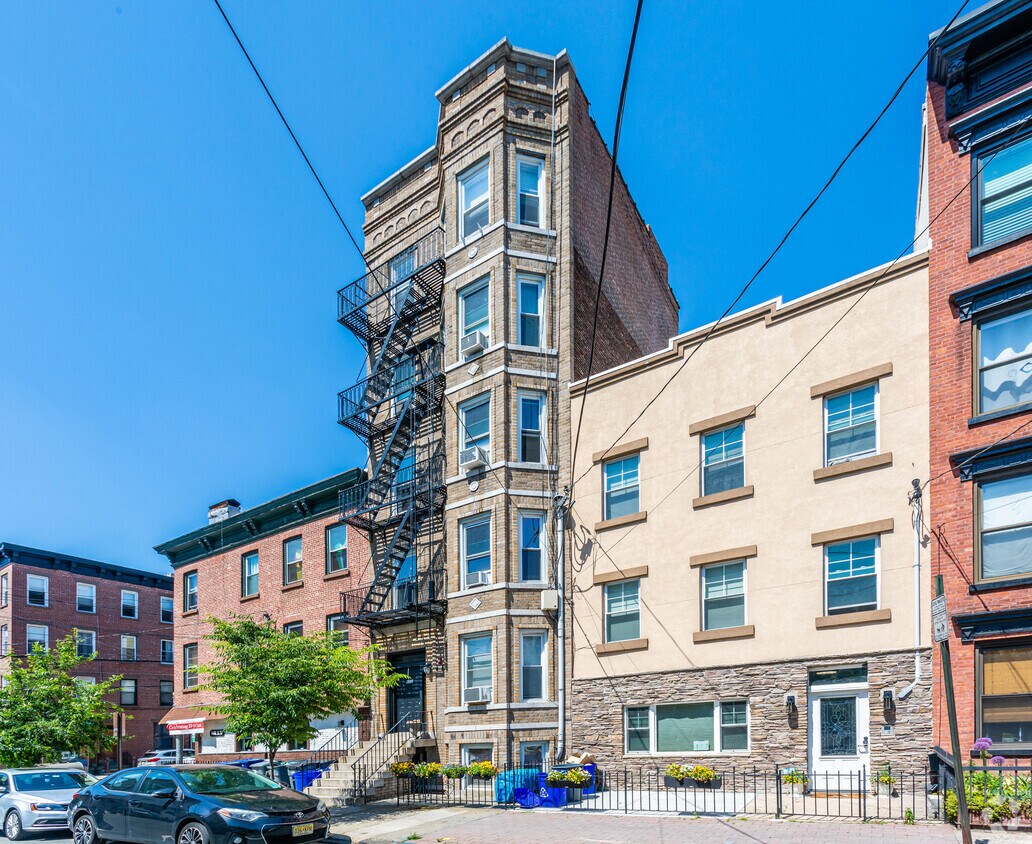 Building Photo - 602 Park Ave